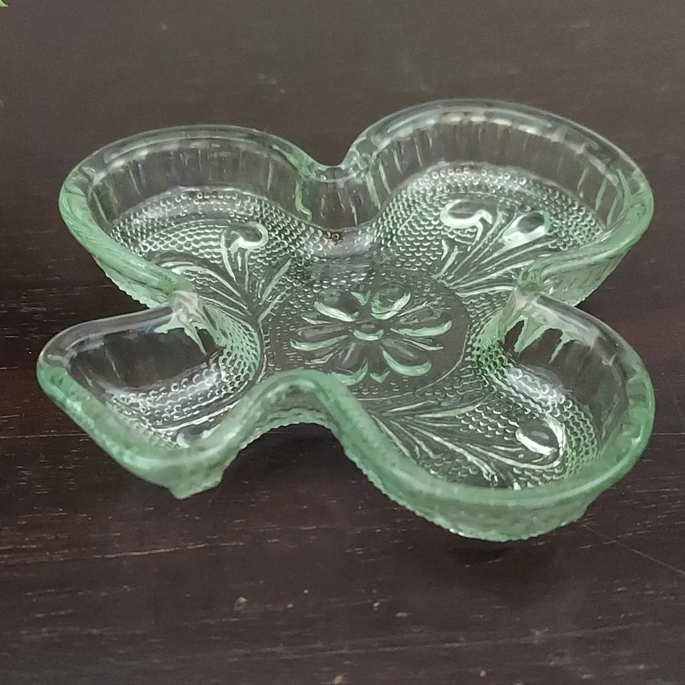 Vintage Tiara Indiana Sandwich Glass Chantilly Green Clover Trinket Dish Ashtray - Picture 3 of 4